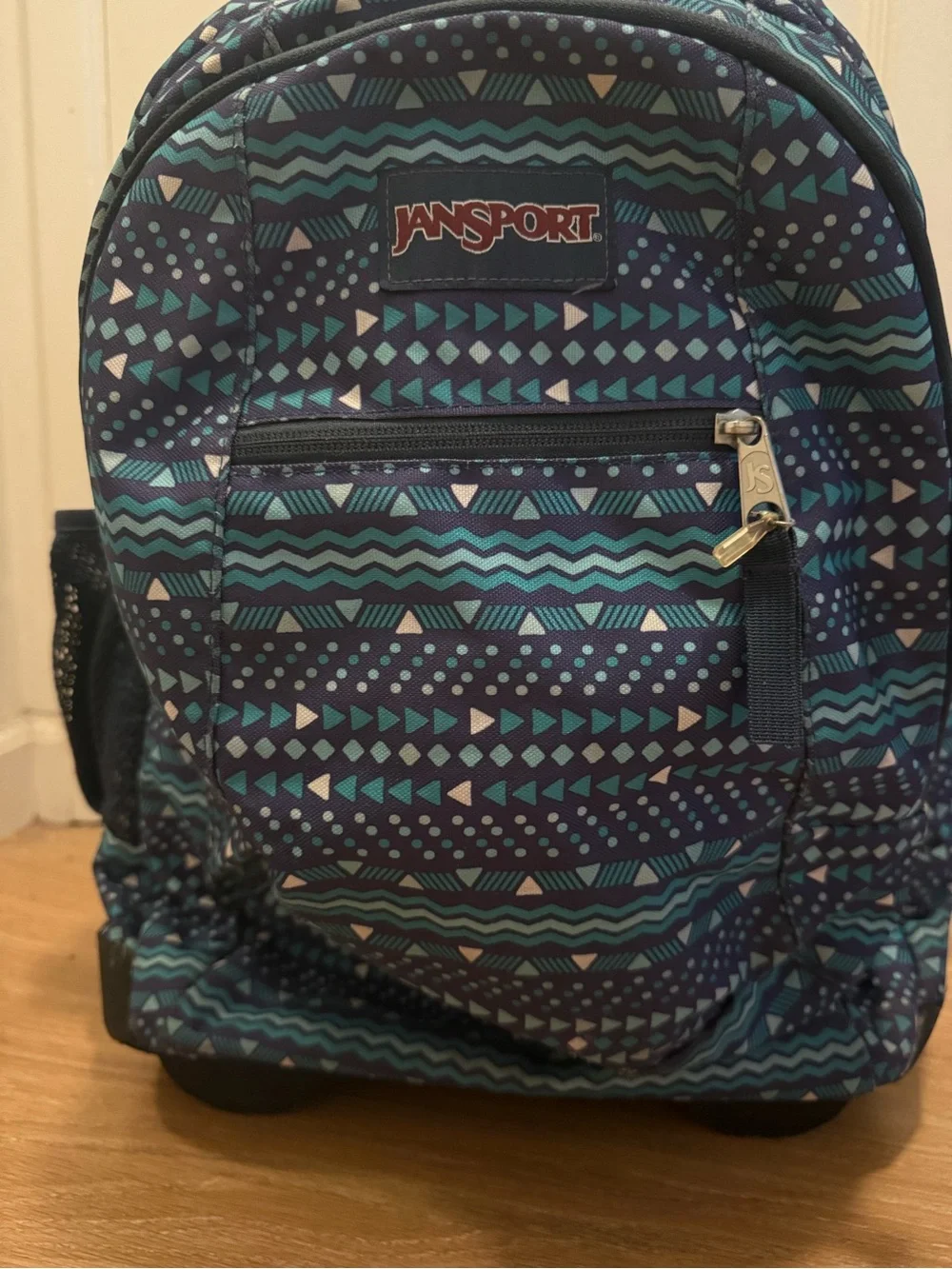 Jansport shows signs